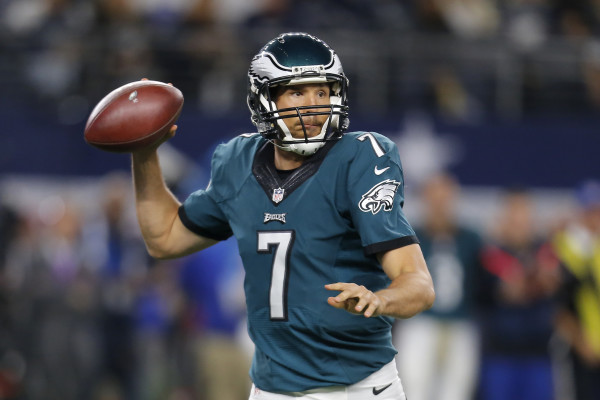 Philadelphia Eagles' Sam Bradford (7) prepares to pass in the first half of an NFL football game against the Dallas Cowboys on Sunday, Nov. 8, 2015, in Arlington, Texas. (AP Photo/Brandon Wade)