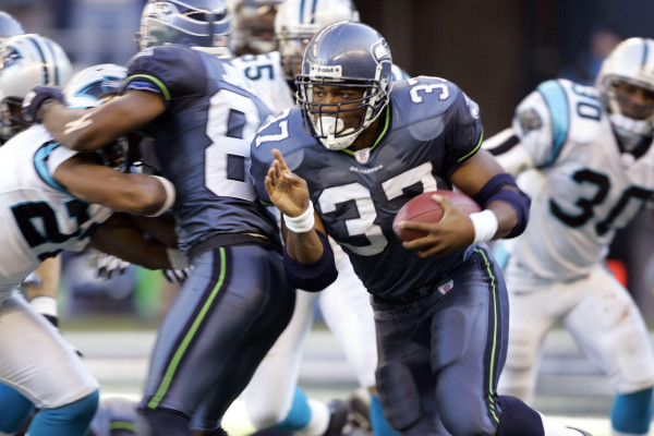 Seattle Seahawks running back Shaun Alexander (37) runs against the Carolina Panthers in the first half Sunday, Oct. 31, 2004, in Seattle. Alexander gained 195 yards rushing on 32 carries and scored twice in leading the Seahawks to a 23-17 victory. (AP Photo/Elaine Thompson)