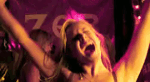 Quand j'avais la tête collée au caisson devant à coté des dj ahahah