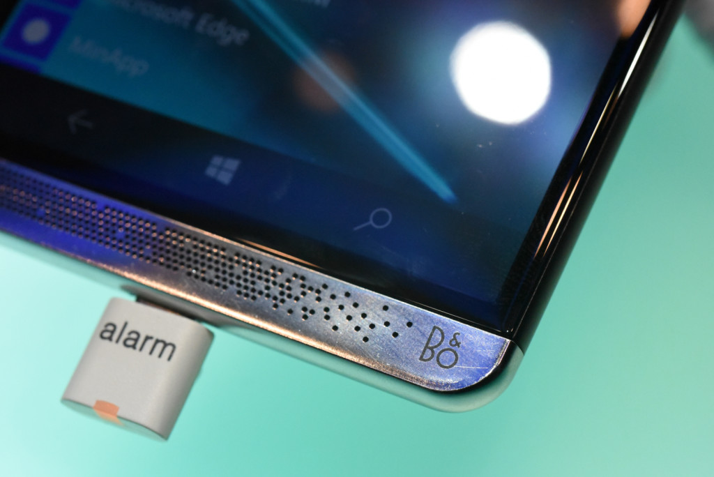 Detalj fra Elite x3. Legg merke til Bang & Olufsen-logoen – dette er bare ett av mange produkter vi la merke til med hifi-produsentens logo godt synlig på MWC.