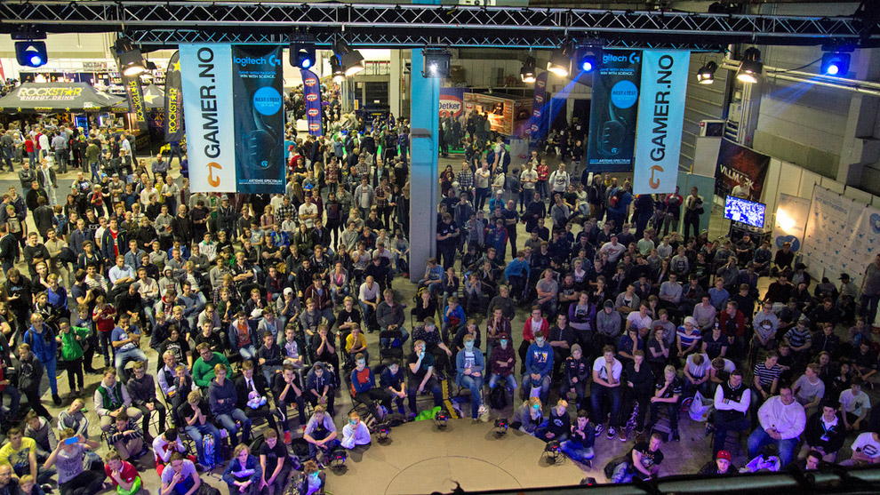 E-sport er en populær publikumssport, både på nett og med fysisk oppmøte – som her under finalen i Telenorligaen høsten 2015. Foto: Telenor