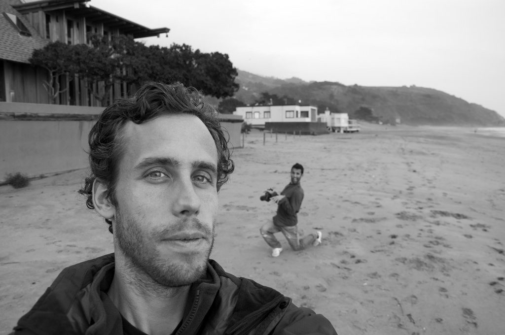 Fotobombing på stranden.