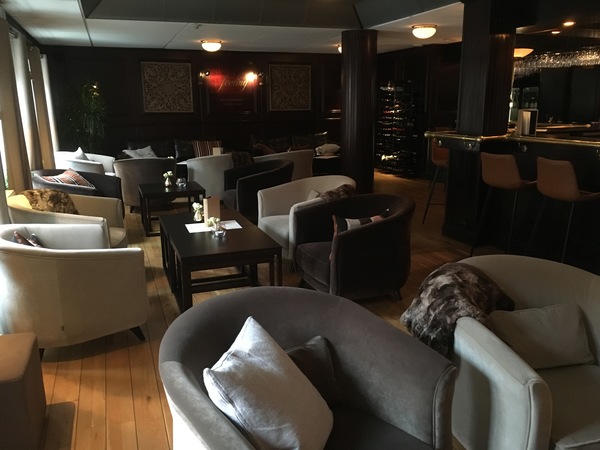 Feeling Restaurant & Wine bar