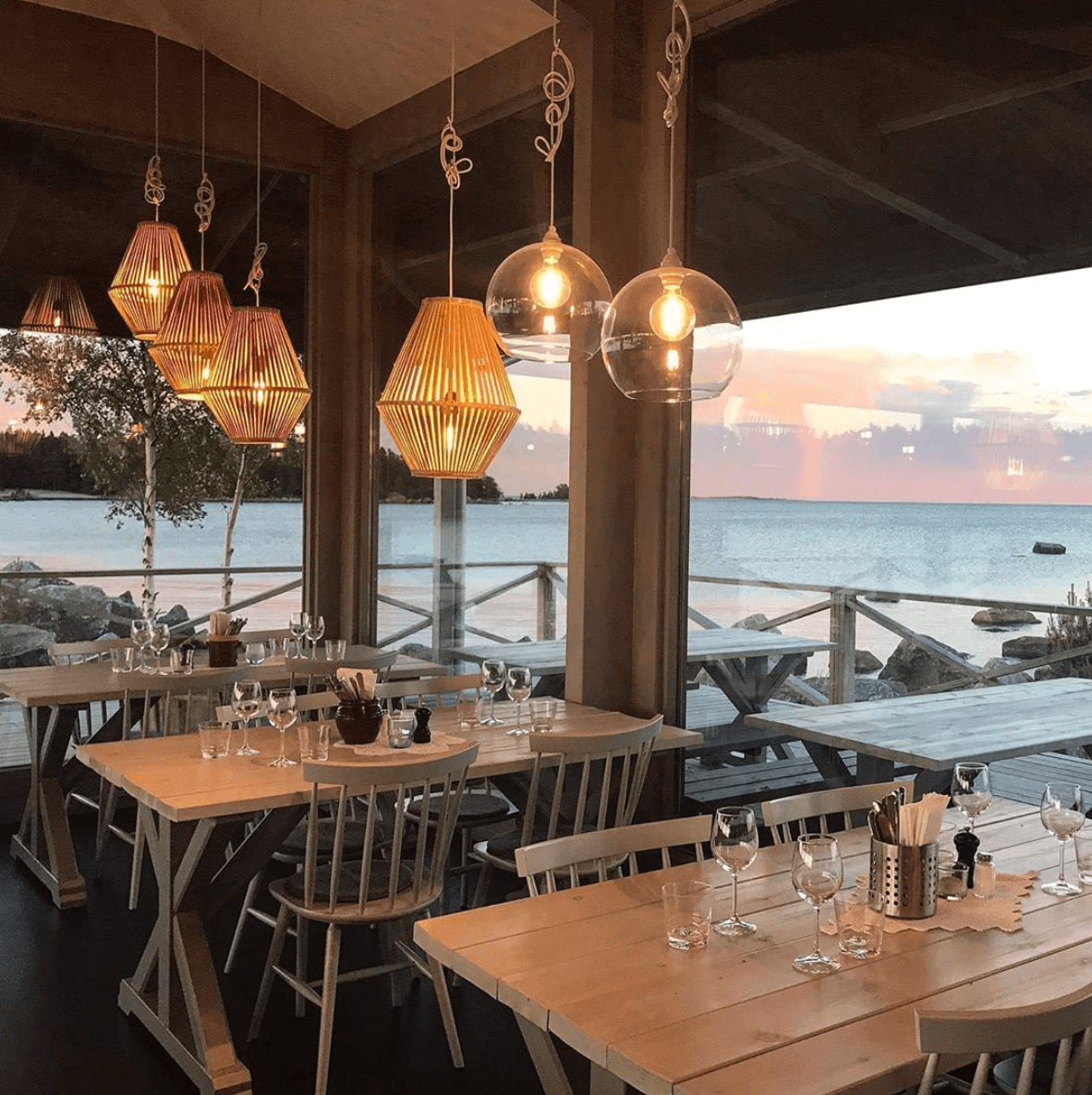 En liten sjökrog restaurant in Sorfjarden