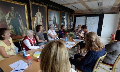 Teflondemocratie, aparte kieslijsten en de krabbenmand: Salon Vrouwen en Democratie Teflondemocratie, aparte kieslijsten en de krabbenmand: Salon Vrouwen en Democratie