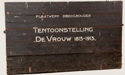 Aquarellen in een kist voor de tentoonstelling de vrouw 1813--1913 Aquarellen in een kist