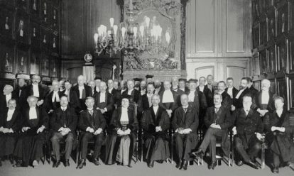 Westerdijkjaar: 100 jaar vrouwelijk hoogleraarschap Westerdijkjaar: 100 jaar vrouwelijk hoogleraarschap