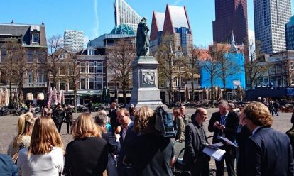 Vaderschapsverlof controversieel verklaard Vaderschapsverlof controversieel verklaard