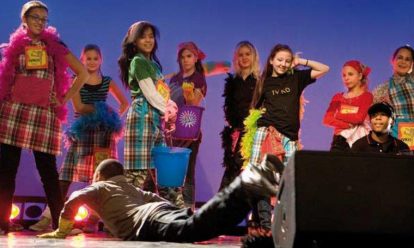 voorstelling project jongleren lessen over combineren arbeid en zorg Doorbreek genderstereotypering in lessen burgerschap