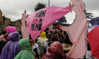 protestmars voor uitbanning van geweld tegen vrouwen op 24 november 2018 in rome 16 dagen en daarna. Over geweld tegen vrouwen, film en toneel