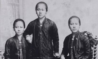 studioportret van raden adjeng kartini en haar zusters