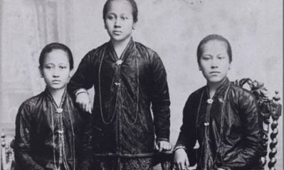 Raden Adjeng Kartini en haar zusters, uit de collectie Atria: F244-99 Raden Adjeng Kartini – biografie