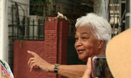 Cynthia McLeod, stadswandeling door Paramaribo, Suriname