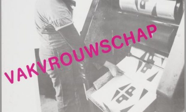 vrouw bij drukpers vrouw bij drukpers