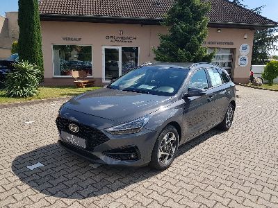 360° Außenansicht Hyundai i30 Kombi      1,0 T-GDI Advantage Facelift LED Sitzh. Lenkr.hzb. Navi Kamera PDC Alu TopAusst.  