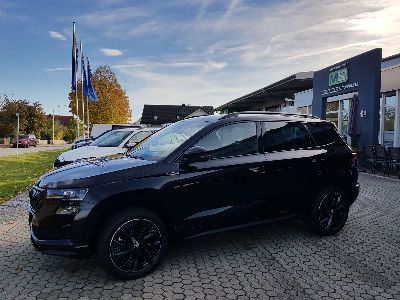 360° Außenansicht Skoda Karoq      Sportline 1.5 TSI 7-GANG DSG AUTOMATIK! AHK SCHWENKBAR-NAVIGATION-ELEKTR+HINTEN-KAMERA-WINTERPAKET PLUS-MATRIX LED-KESSY-TEMPOMAT+ACC  