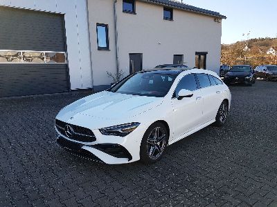 Mercedes-Benz CLA Shooting Brake 180 SB AMG Line Premium Panorama Schiebedach Anhängerkupplung Memory Winter Paket Ambiente Beleuchtung LED Keyless Go Modeljahr 2024 