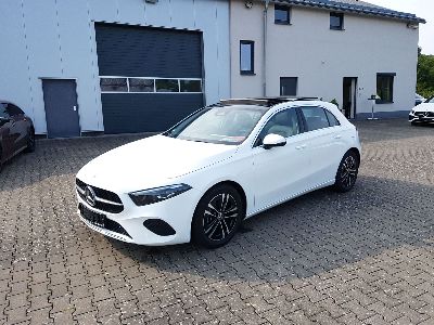 Mercedes-Benz A-Klasse A 180 Progressive Line Advanced Panoramaschiebedach Multibeam LED Verkehrszeichen Assist Winter Paket Kamera 