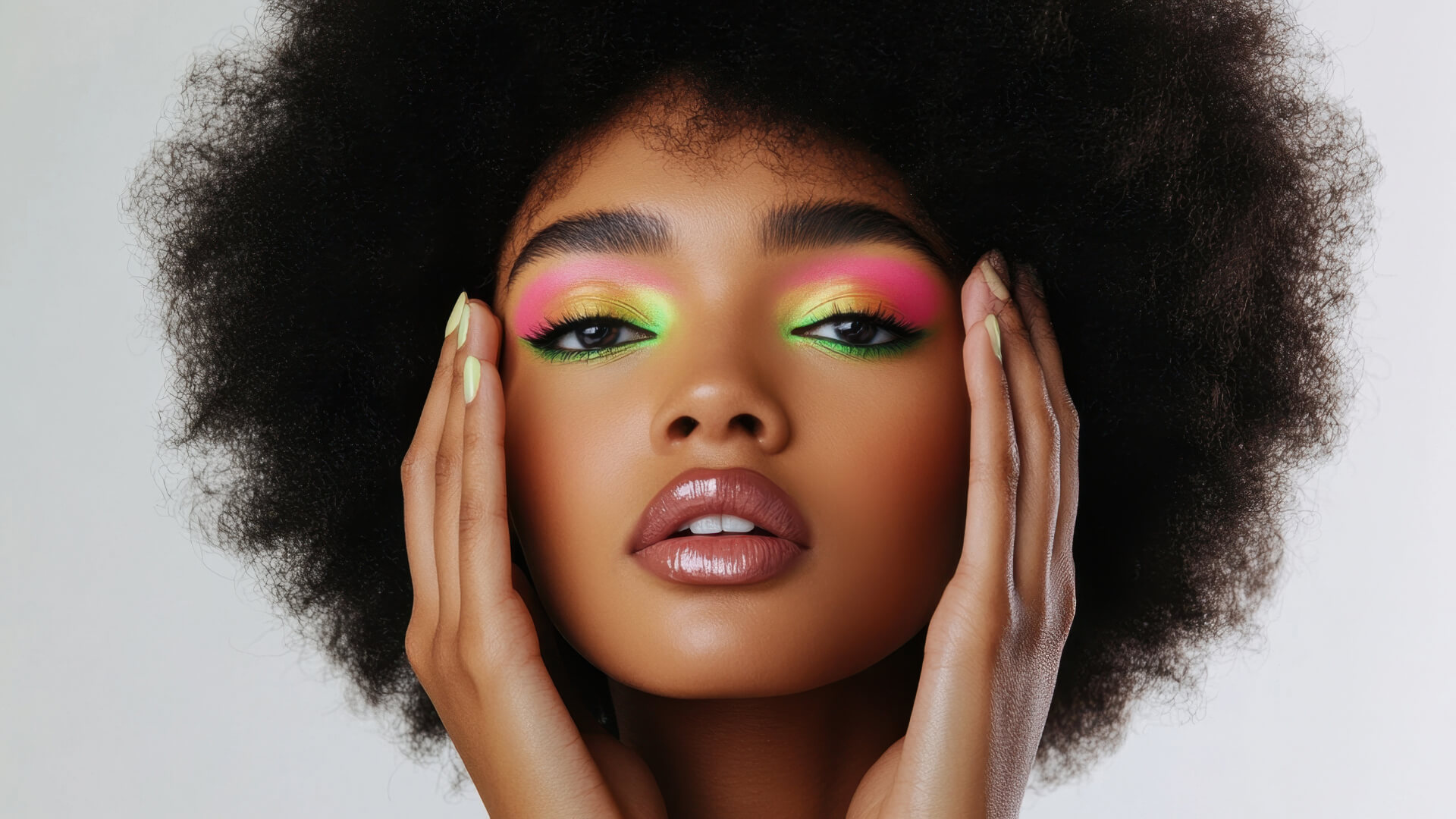 Effektli Göz Makiyajı Üçün Hansı Mərhələləri İzləməlisiniz?