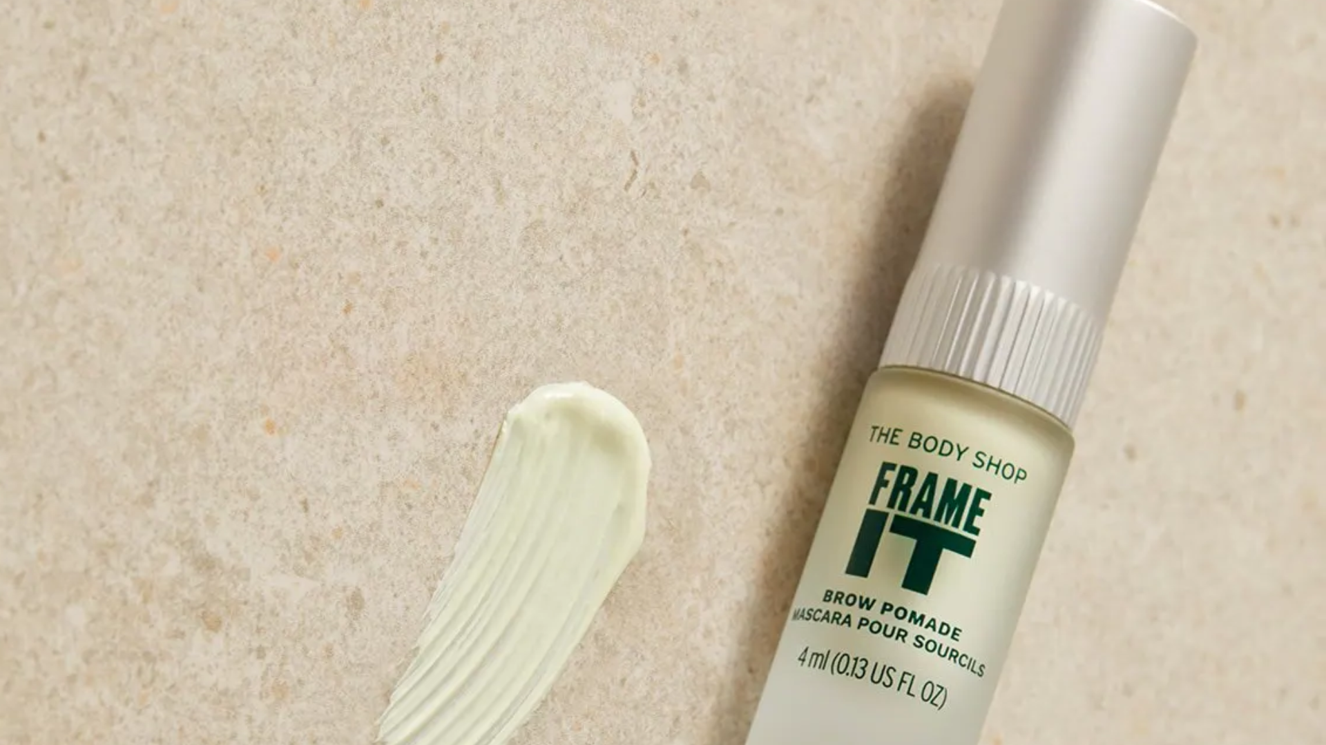 Layner və göz qələmi ilə formanın vurğulanması