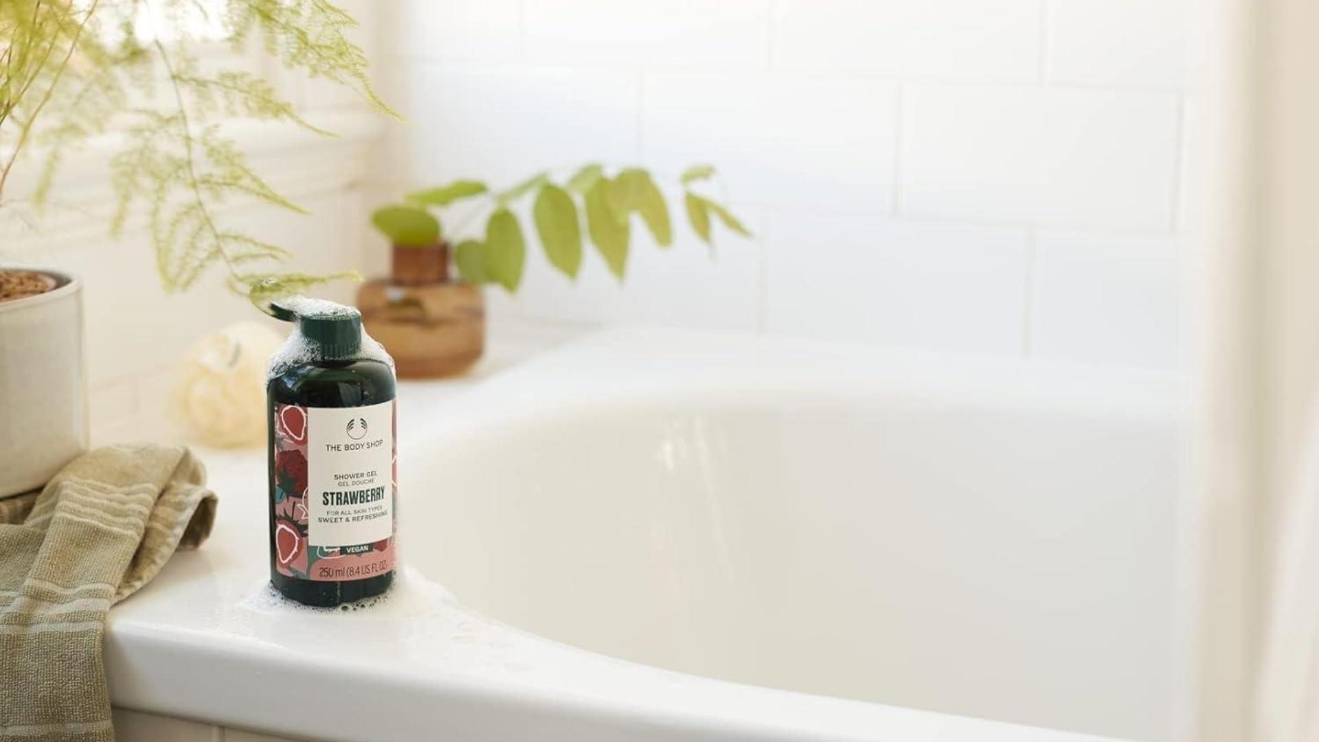 Saç və bədən baxımında çiyələk ekstraktının rolu nədir?