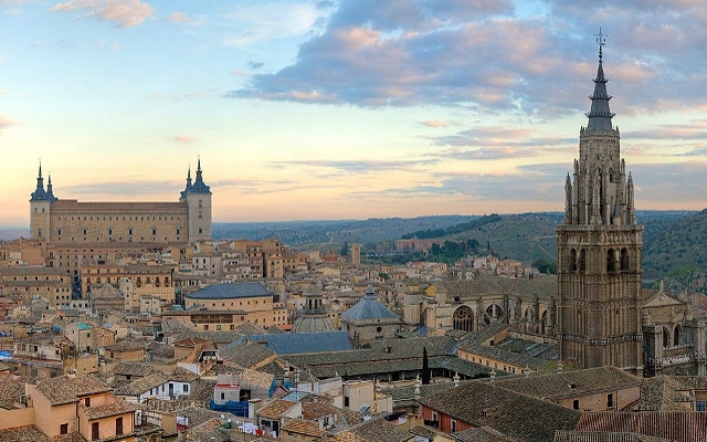 1280px-Toledo_Skyline_Panorama_Spain_-_Dec_2006
