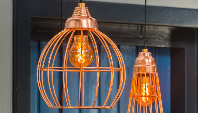 designová kulatá měděná lampa