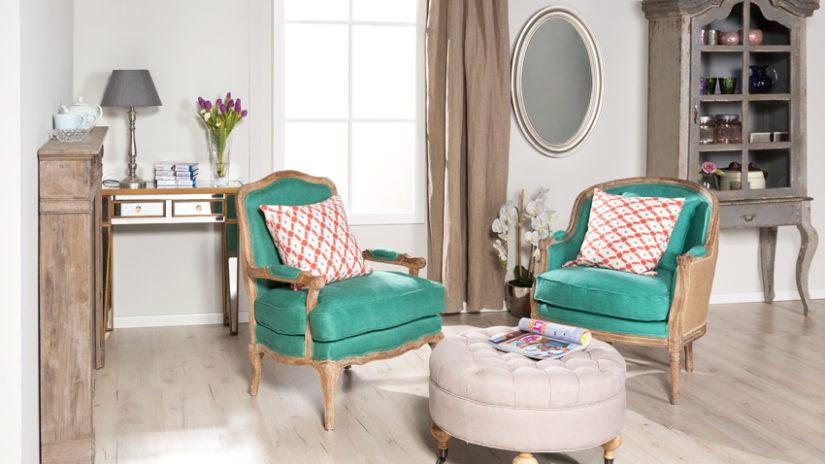 skříň shabby chic - vitrína