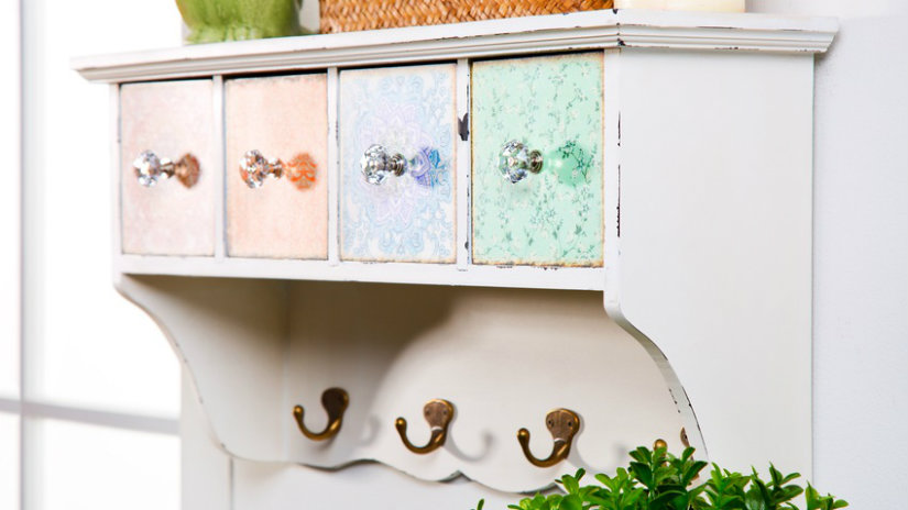 shabby chic bílá police