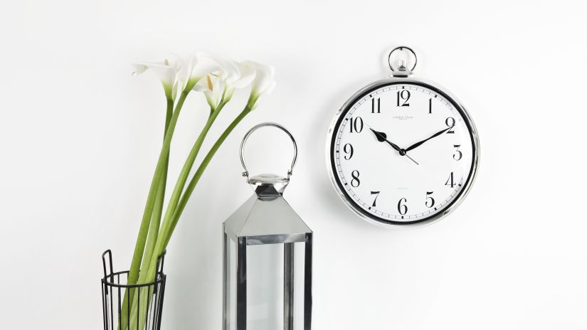 Horloge métalilsée