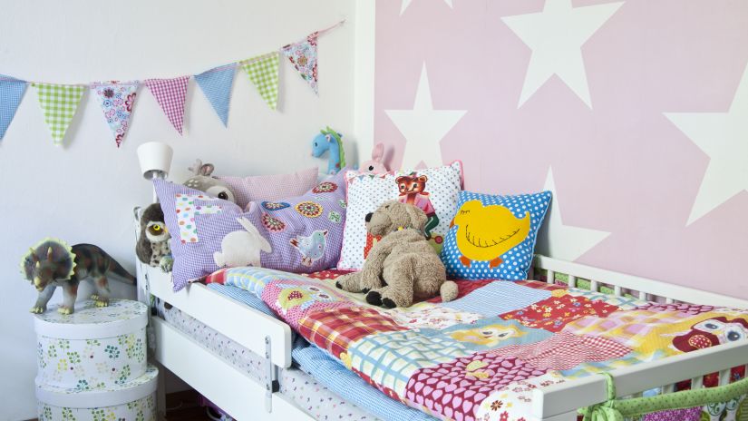 Lit d'enfant en bois blanc