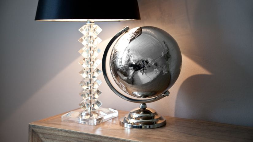 Mappemonde en métal