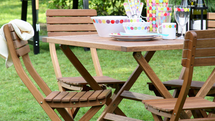 Houten tuinmeubelen een rustieke ambiance West Houten tuinmeubelen een rustieke ambiance West
