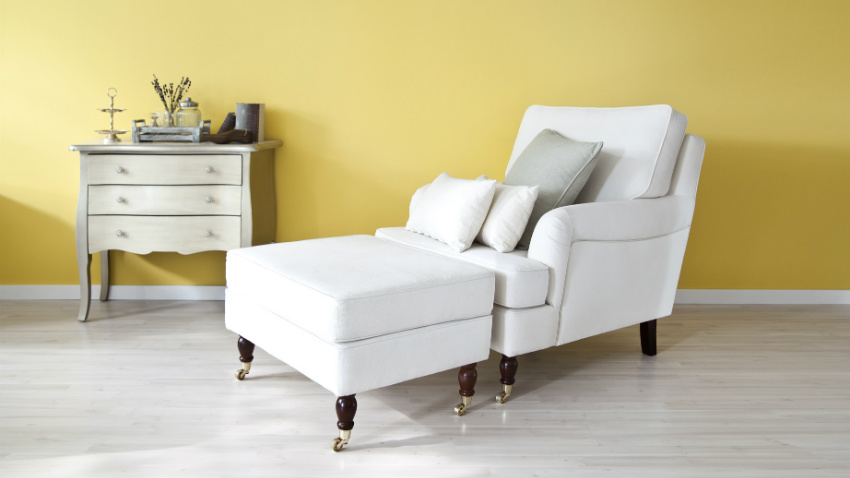 witte woonkamer stoelen straal met een witte stoel licht en warmte uit in huis witte woonkamer stoelen straal met een witte stoel licht en warmte uit in huis