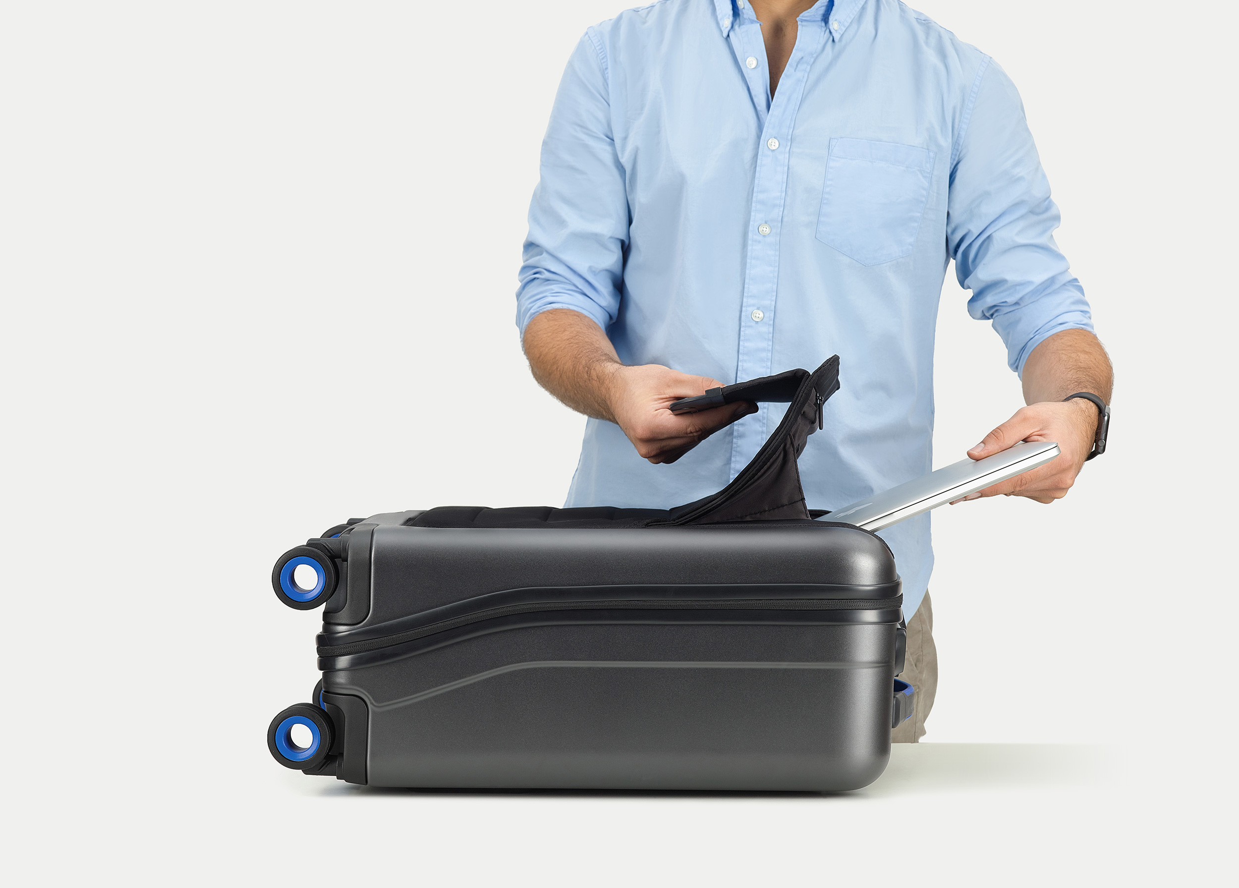 Carry-on_42_user_laptop