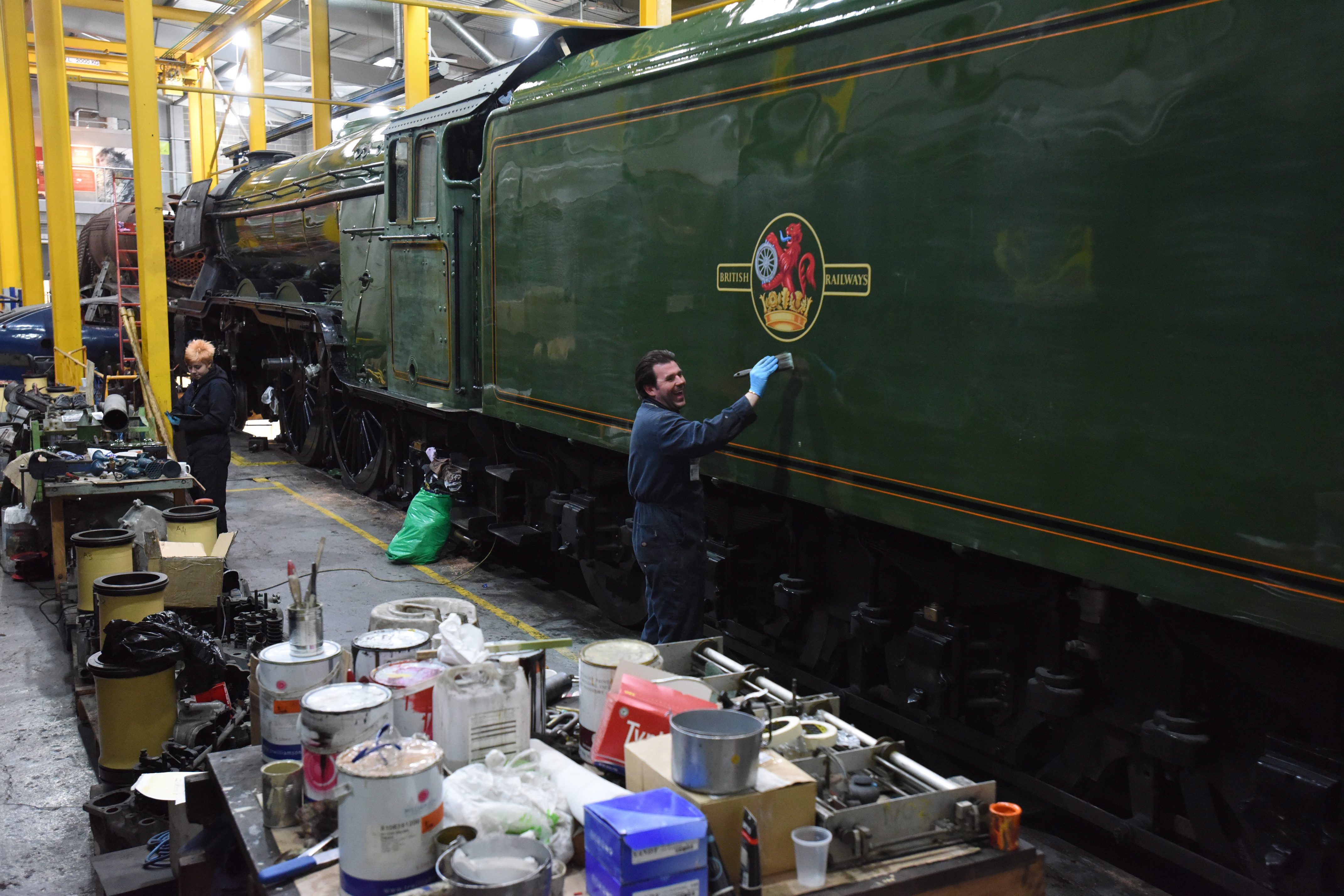 Heritage painter Ian Hewitt applies Scotsman's green livery (Credit: Paul Kingston)