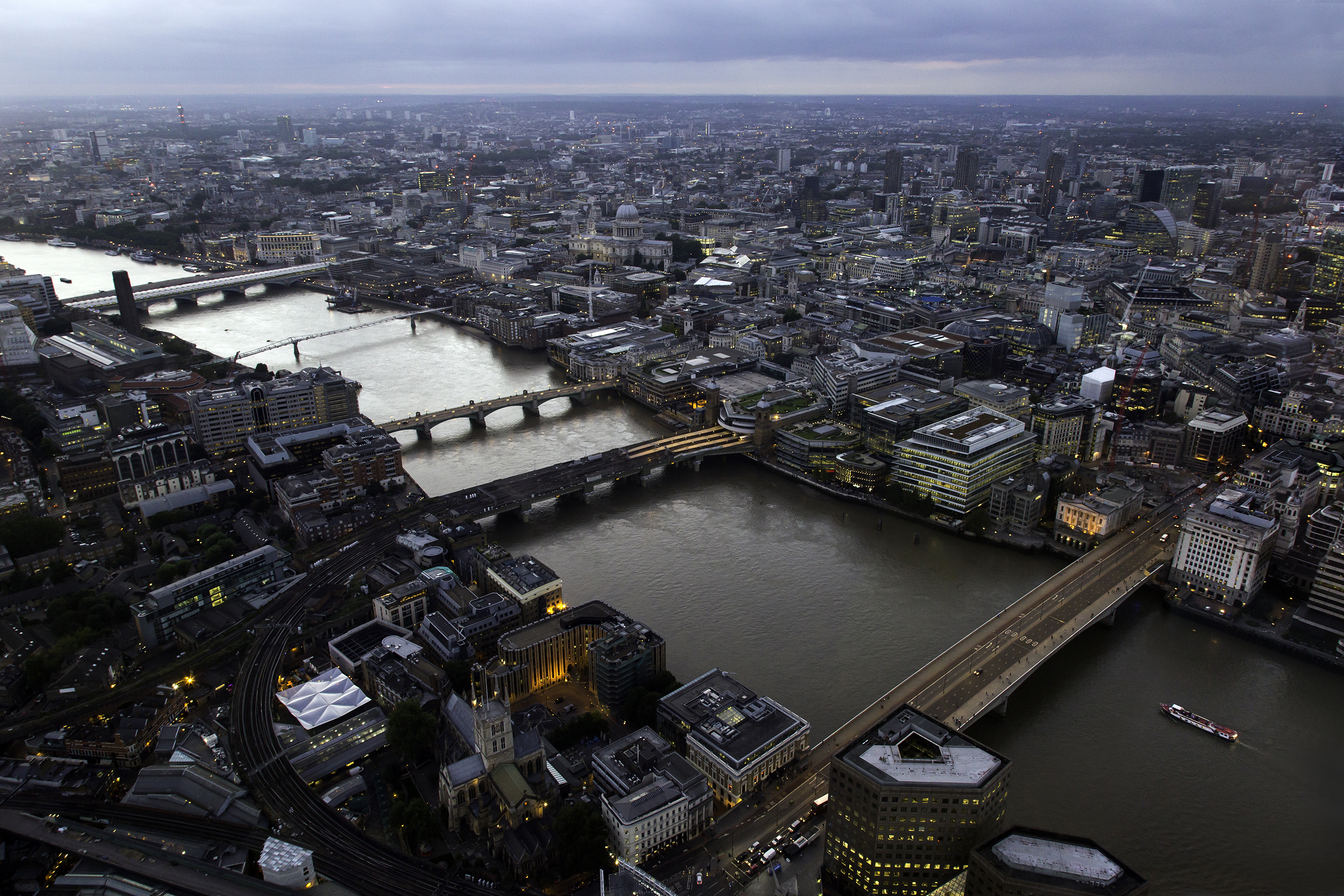 1 From left to right London Bridge, Cannon Street Railway Bridge, Southwark Bridge, Millennium Bridge, Blackfriars Bridge and Blackfriars Railway Bridge (all taken from the Shard)