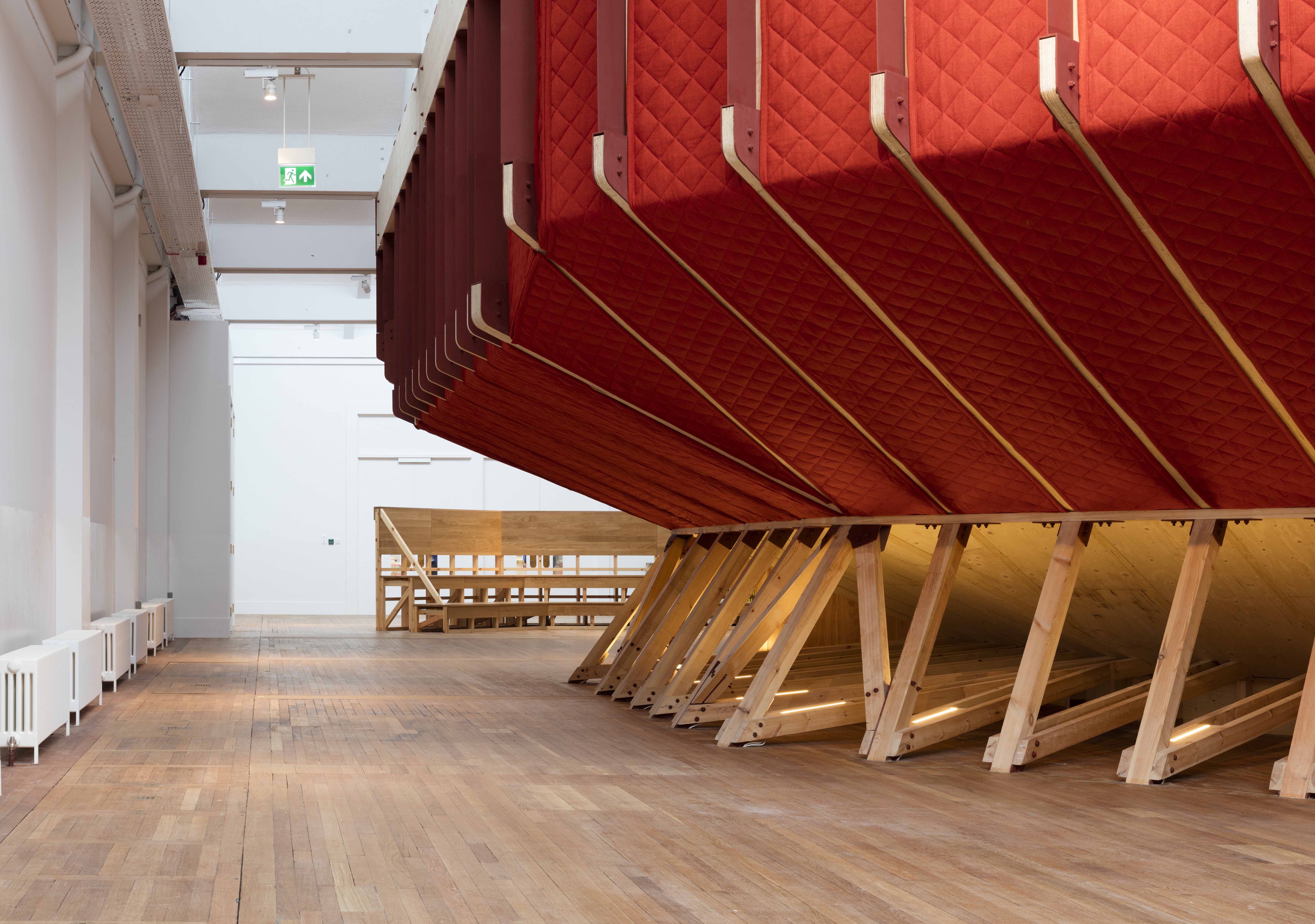 schools-briefing-area-outside-the-showspace-%e2%88%8f-plastiques-photography