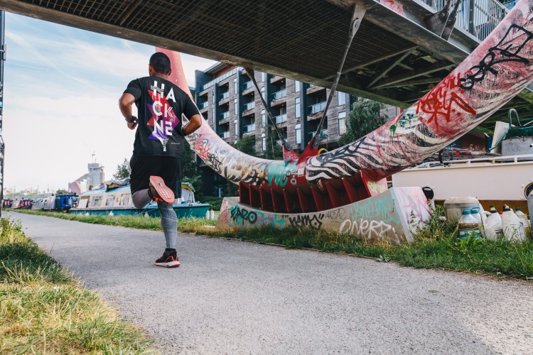 05_Virgin_Sport_Hackney_T-shirt_runner