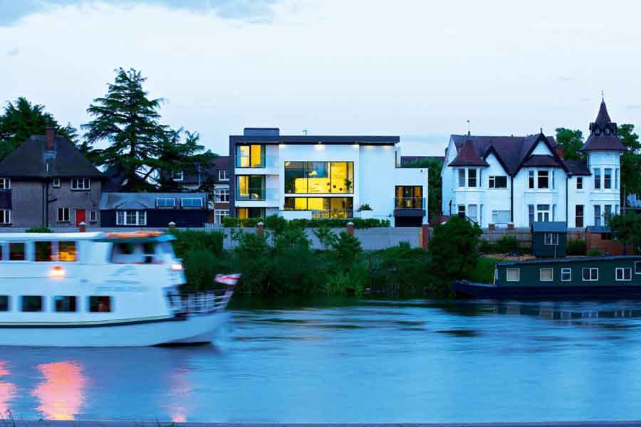 A riverside self build house