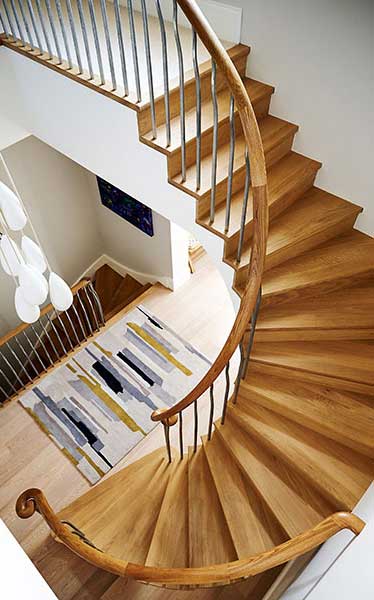 Curved staircase by Bisca