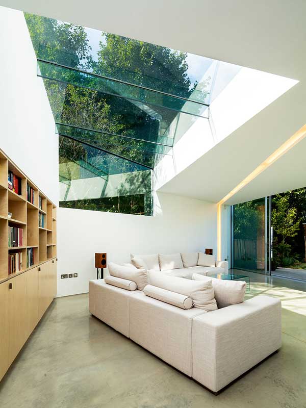 Dramatic roof glazin in an extension