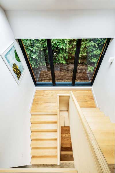 Stairwell with full- height glazing