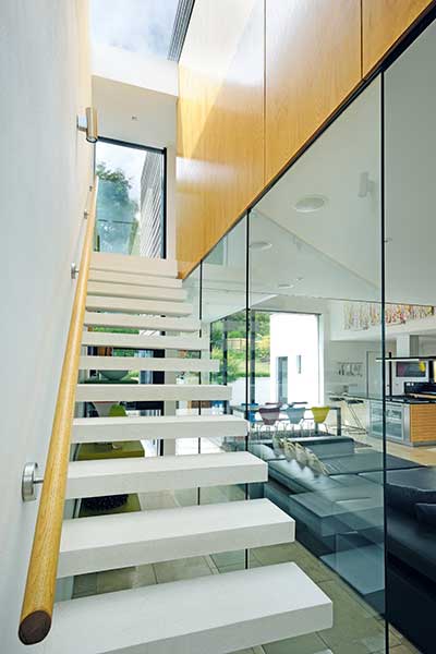 Contemporary cantilevered staircase