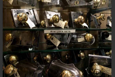 wmc display gold lock sets