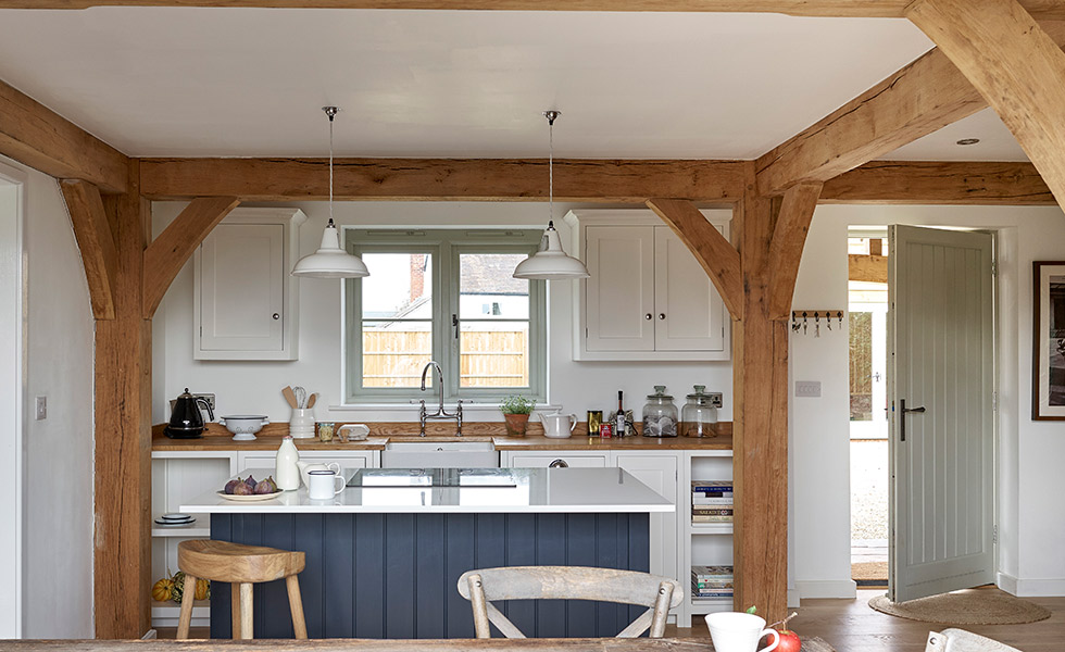 budget-oak-frame-home-country-cottage-kitchen