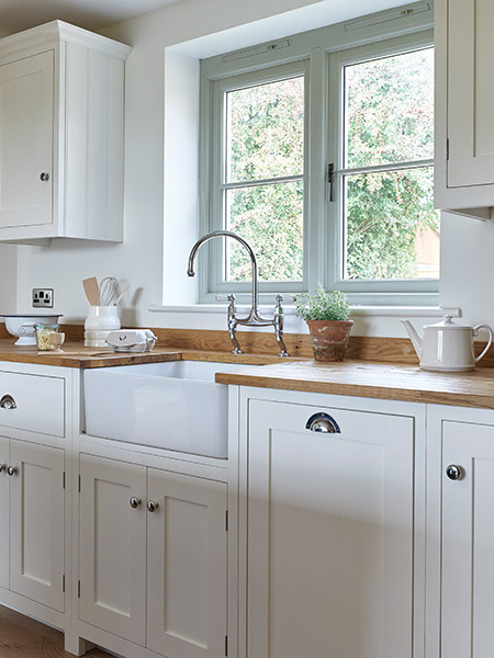 budget-oak-frame-kitchen-with-bulter-sink-and-bridge-tap