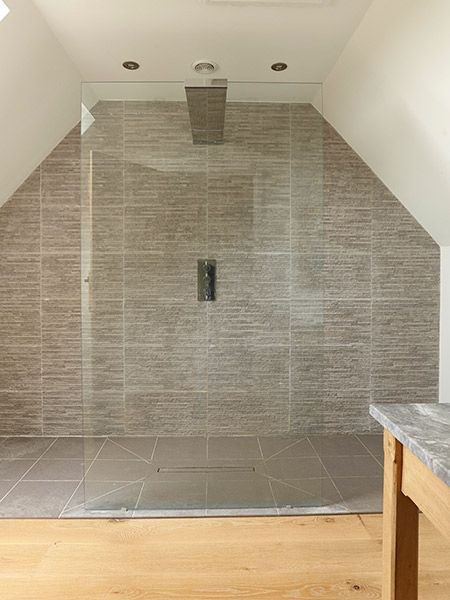 budget-oak-frame-en-suite-bathroom-with-walk-in-shower