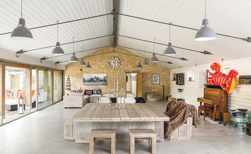 The dedicated party barn in this Cotswolds barn conversion