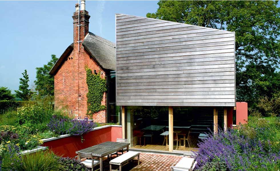 Modern extension to thatched cottage